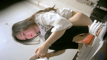 私房大神流出【隔墙有眼】经典厕拍，作死小能手的惊魂抄底神作大合集！ 预览图 18