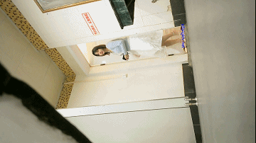 私房大神流出【隔墙有眼】经典厕拍，作死小能手的惊魂抄底神作大合集！ 预览图 29