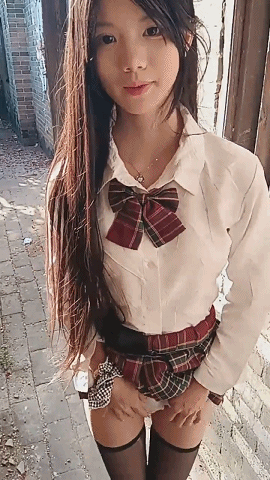 ❤️√ 【水嫩宝宝】农村07年美少女 户外跳蛋 沟搭隔壁油腻大叔 舔逼 真润 放得开 3V 预览图 3