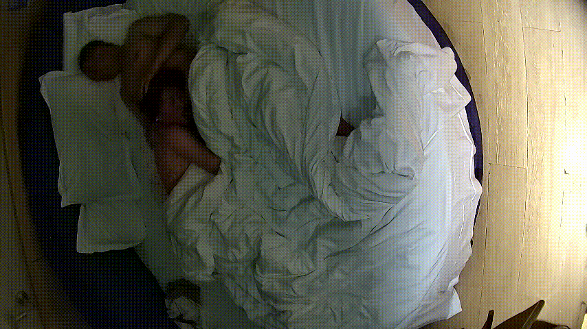 情趣台 1-14 眼镜男也是猴急 女人还在脱衣服 手就去扣逼了 老喜欢把屌往女人嘴里塞 还玩69 不过持久还行 预览图 6