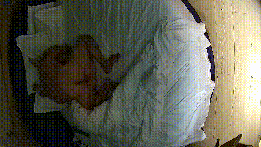 情趣台 1-14 眼镜男也是猴急 女人还在脱衣服 手就去扣逼了 老喜欢把屌往女人嘴里塞 还玩69 不过持久还行 预览图 5