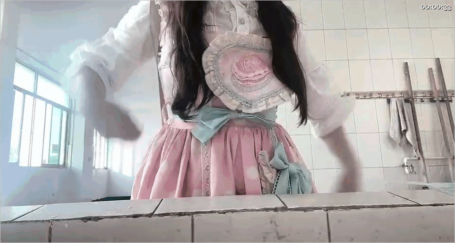 【户外露出】【小坦克】露脸巨乳高颜值大学生声音嗲的一批，宿舍自慰，户外露出,喝尿，私下极度反差是个露出癖138V 预览图 2