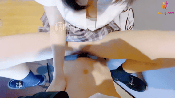 玩弄JK女友【许木学长】超强榨汁姬深喉足交 白丝嫩穴 嫩模学妹【56V48G】 预览图 24