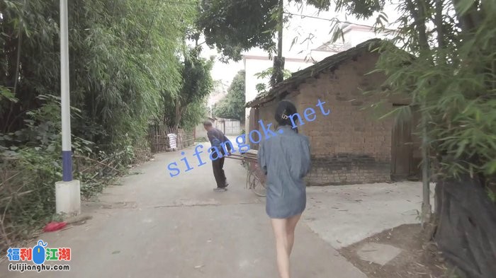 ❤️【cikaimoon】风衣露出逛城镇 打伞全裸闲逛[某房原版]【5.4G】 预览图 3