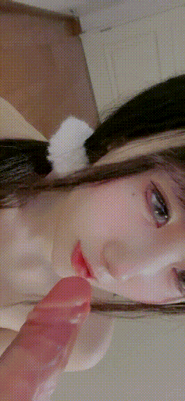 ⚫️01月新品，唇红齿白极品可爱嫩妹【小欲】高价一对一在线网调，脸穴同框自慰白虎穴 预览图 4