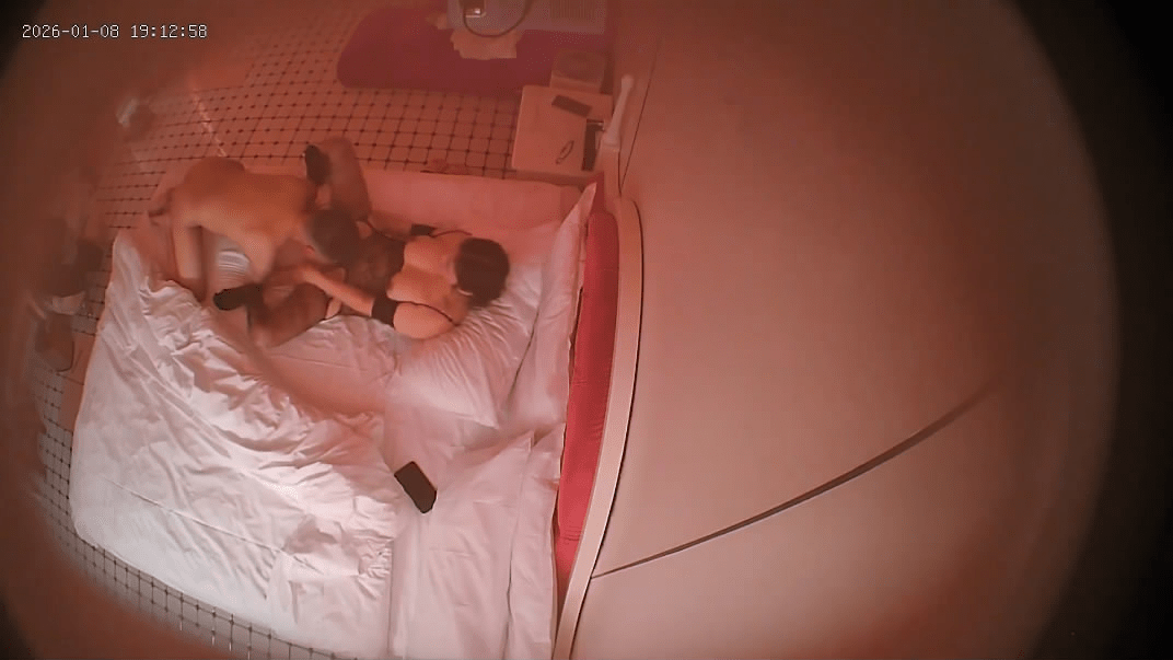 1-8流出酒店偷拍❤️圆奶少妇换上两套黑丝被精壮男连干两次叫床呻吟刺激