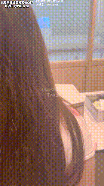 ✅高颜值反差女神『kitty』《在吸烟室和男友做爱》真的太刺激了！穿着性感的纯白礼服，拉着她的手狠狠后入她 预览图 3