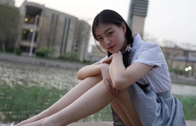 民航大学班花崔洁被老板包养视频流出完整版【2.34G_10P+15V】 预览图 1