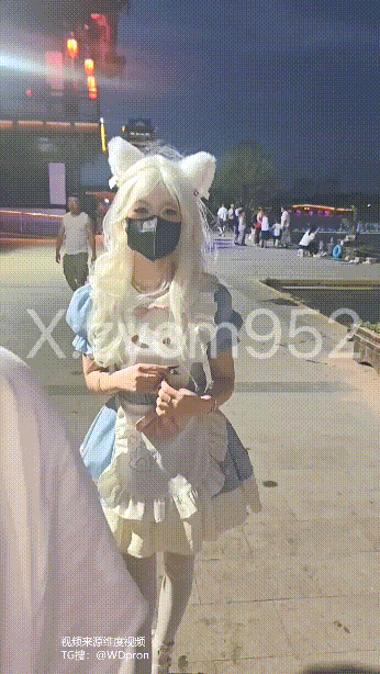 ✅极品合法萝莉『涡轮增压草莓』培养母狗属性，必须从18岁抓起，各种精通。踩头3P猛猛开干(28V) 预览图 2