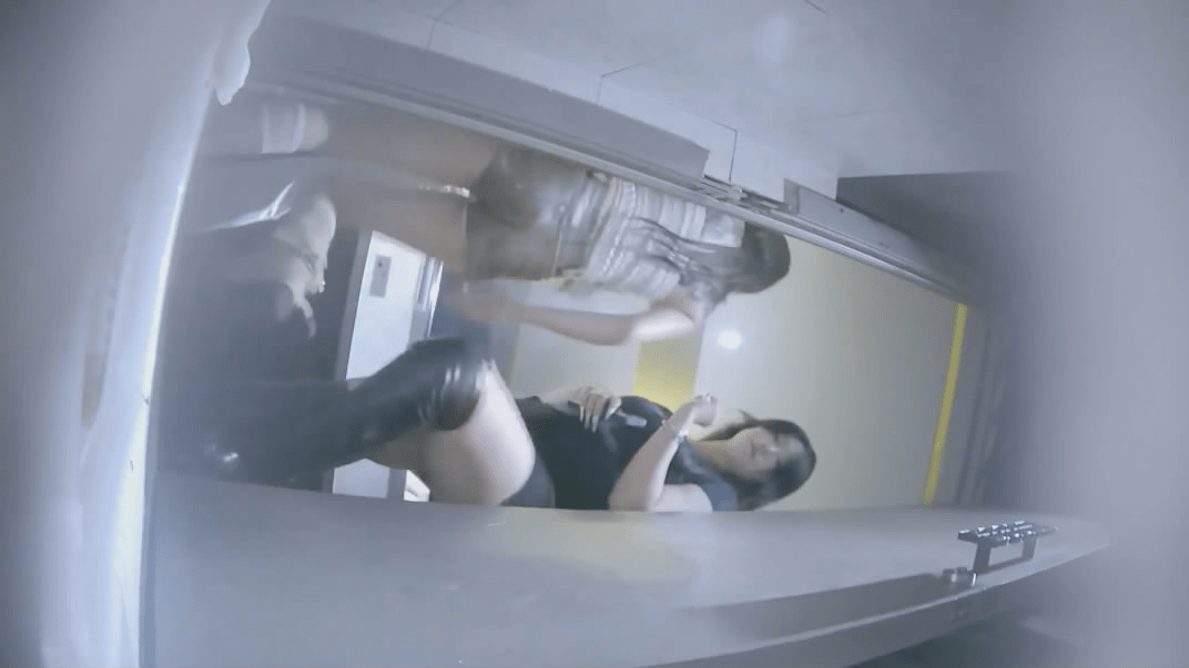 一月最新流出精品厕拍❤️夜总会女厕高清偷拍小姐尿尿黑色长靴美腿小姐姐阴唇肥厚 预览图 1