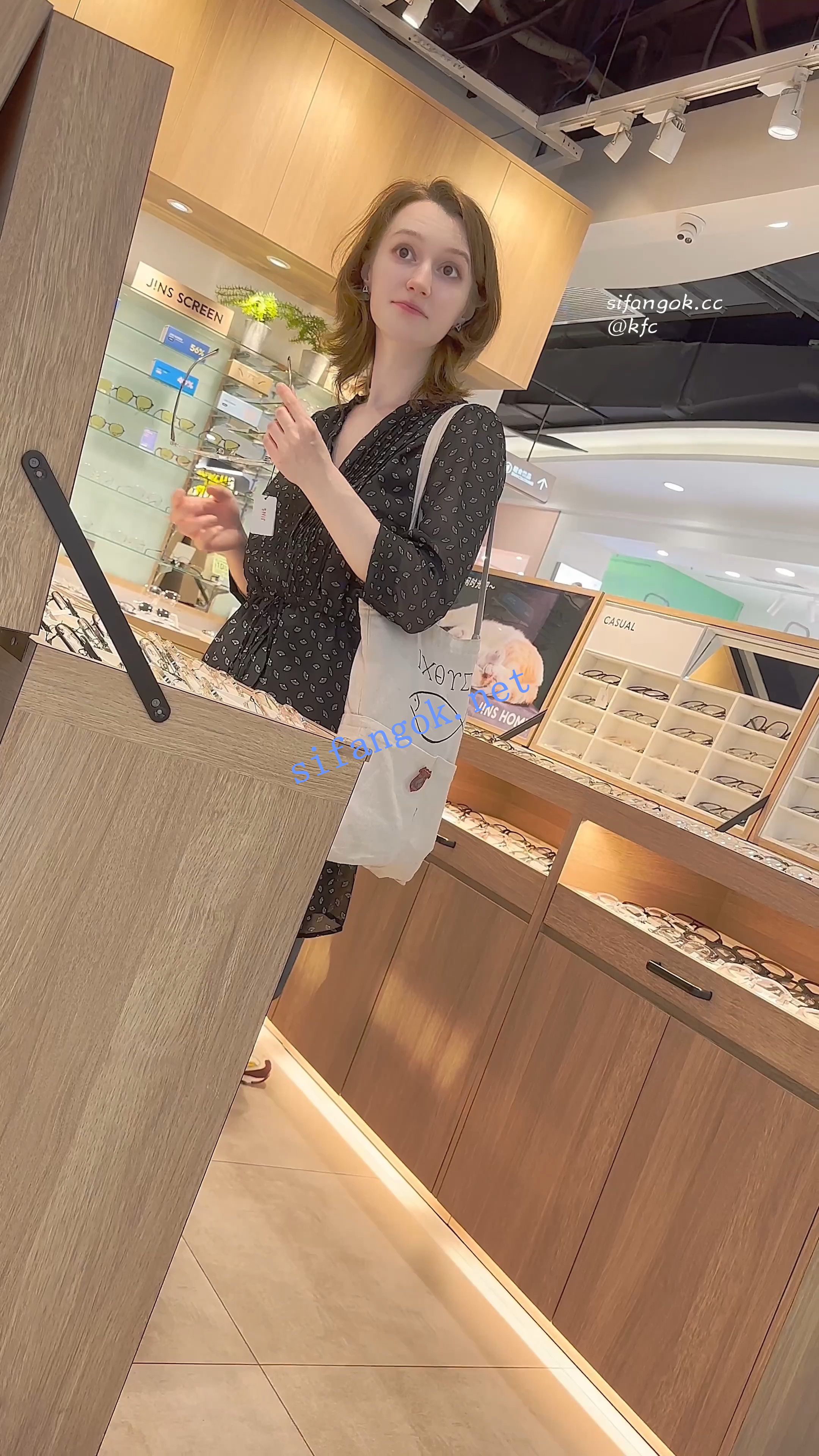 【KFC】外国友人独自逛街·大眼睛白皮肤·肉色窄内前后CD 预览图 1