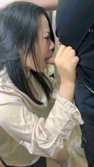 ⚫️91风骚办公室美少妇【蜜桃酱、草莓猫咪】门槛福利，洗澡自慰强制扣逼口交，非常有感觉(18V) 预览图 8