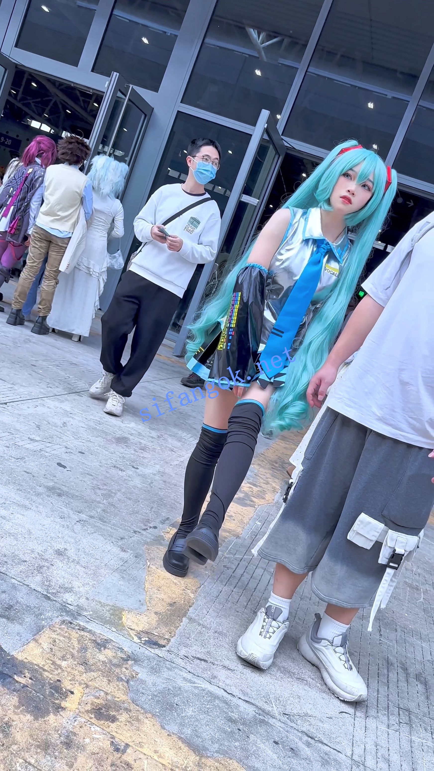 【KFC】萌妹COSER和男友逛街·短裙过膝袜粉色内内 预览图 1