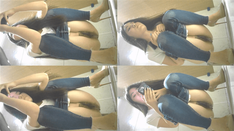 餐厅女厕全景偷拍牛仔裤少妇❤️喝多了连着来了几次 预览图 1