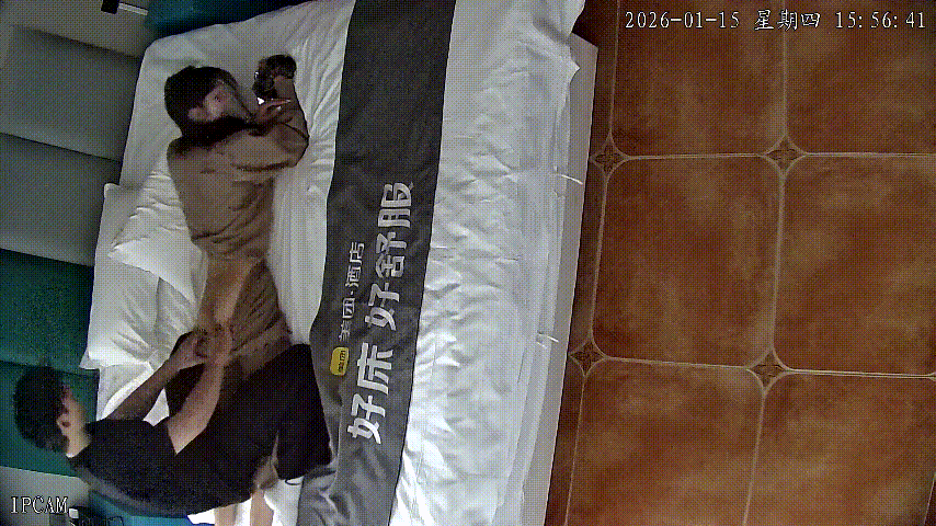 大学城 1-15 小情侣开个钟点房 进来男人就脱美女裤子 看把孩子给憋的 美女欲迎还拒 操起来女上也是投入得很 预览图 1