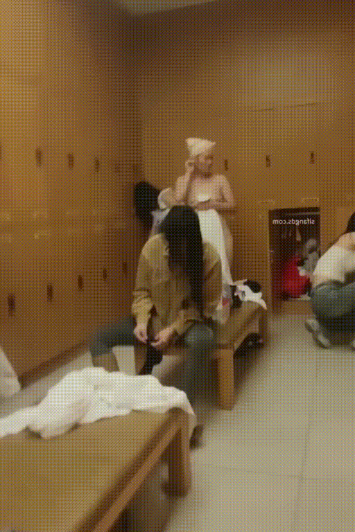 重庆融汇温泉更衣室偷拍视频完整版❤️男子伙同女友偷拍大量女宾入浴更衣视频！ 预览图 3