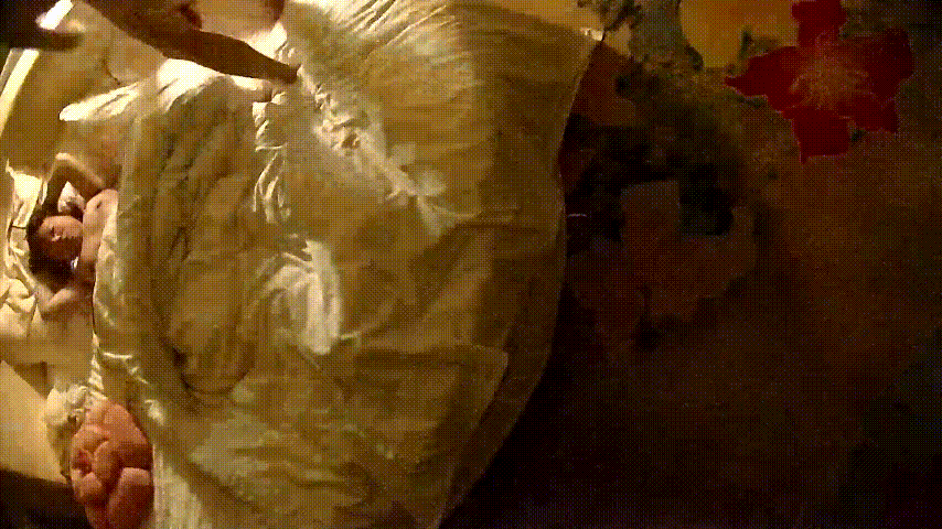 情趣台 1-20 中年夫妻还是有点激情 都玩上69了 而且男人在荷尔蒙的刺激下冲的时候还是有力度和速度 预览图 1