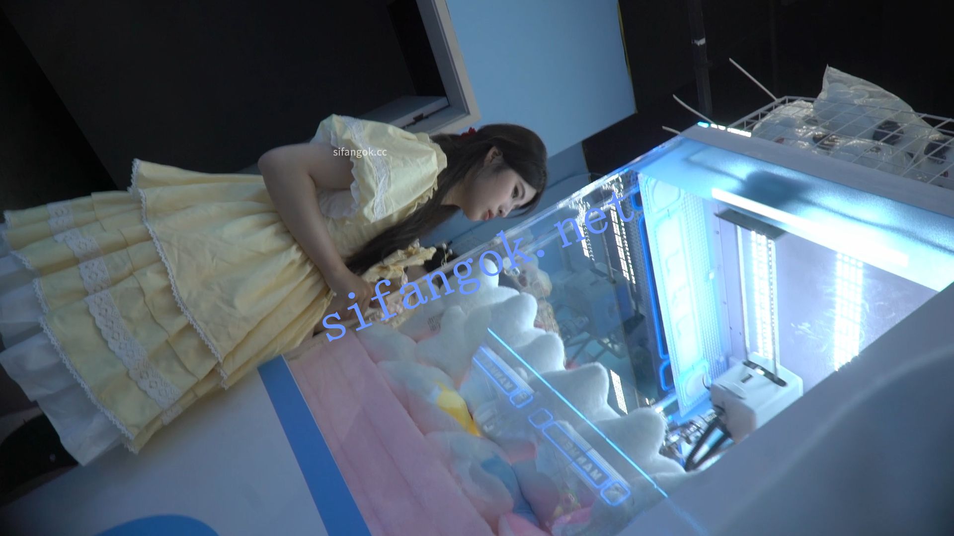 （空城原创）精致妆容公主裙可爱小姐姐，干净白N包裹翘臀 预览图 1