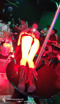 精品流出【台湾夜店】酒吧迪厅刺激热舞 太骚了 都是高颜值美女 尺度堪称无敌，直接现场给观众口交 158v/31g 预览图 69