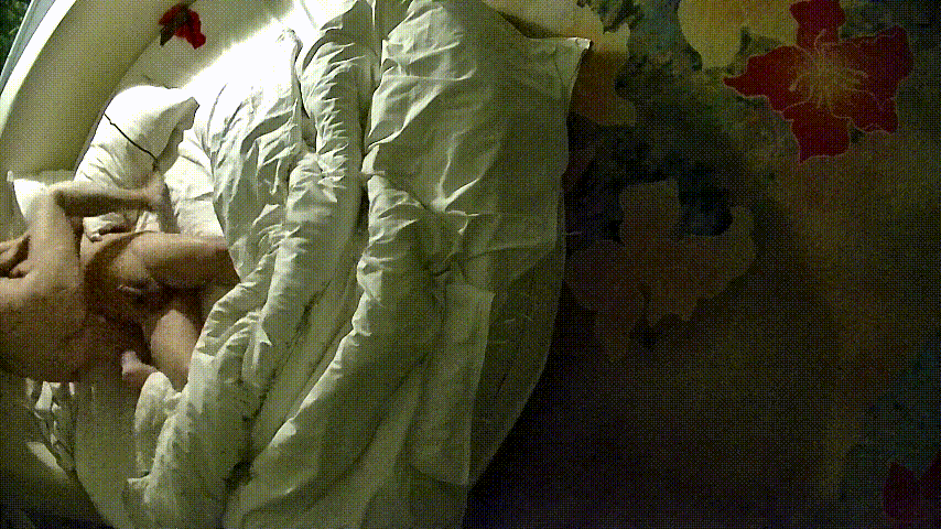 情趣台 1-20 中年夫妻还是有点激情 都玩上69了 而且男人在荷尔蒙的刺激下冲的时候还是有力度和速度 预览图 3