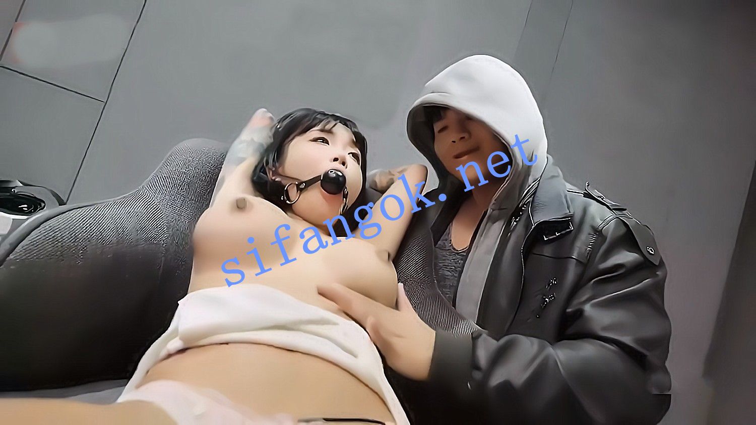 XV002肉棒调教贪小便宜的婊子-苏樱花 预览图 1