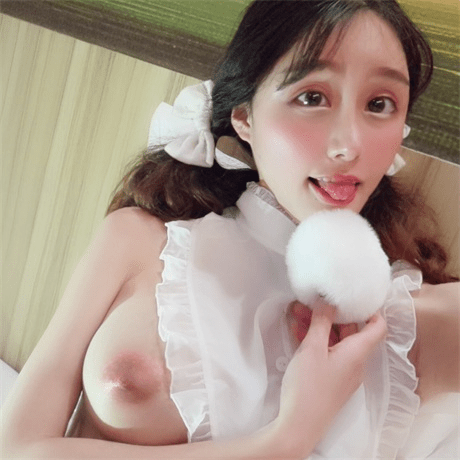 ❣️推荐❣️微博红人【歆公主】洗澡露脸福利作品，口活一流，绿茶脸粉奶无毛穴，网络卖淫女全国可空降46V-59P 预览图 1