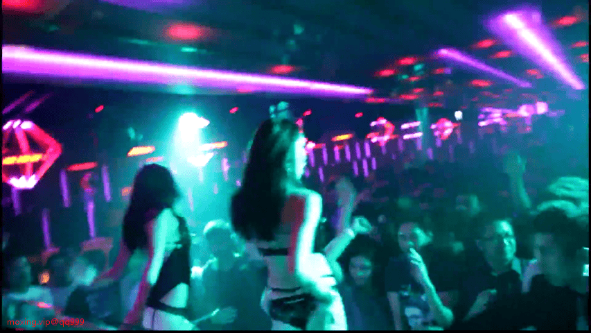 精品流出【台湾夜店】酒吧迪厅刺激热舞 太骚了 都是高颜值美女 尺度堪称无敌，直接现场给观众口交 158v/31g 预览图 14