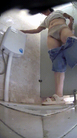 ⚫️精品厕拍，商场女卫生间脸穴同框真实偷拍超多小姐姐方便(19V) 预览图 2