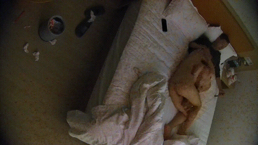 大学城 1-24 中年夫妻欢乐多 女人在男人面前很依赖活泼 男人有点人到中年不得已的无奈 女人奶子不错 预览图 5