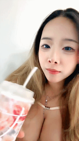 【喵酱今天瘦了吗】巨乳御姐! 奶子超级大~上空抖奶~过瘾!9V 预览图 2