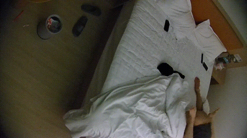 大学城 1-24 中年夫妻欢乐多 女人在男人面前很依赖活泼 男人有点人到中年不得已的无奈 女人奶子不错 预览图 3