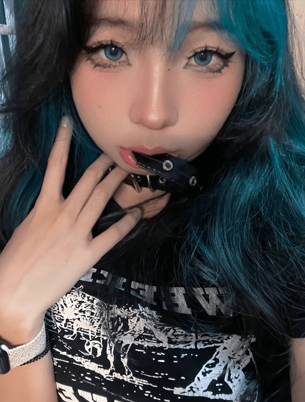 【S级泄密】丰满白虎精神小妹被大胖子,干听说是个富二代,真便宜这个胖子男主了,被疯狂上位榨精（12V） 预览图 1