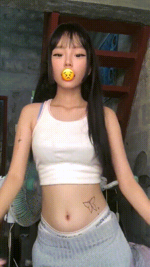 ⚫️可欲可甜身材娇小美眉露脸与男友做爱自拍，主打就是青春嫩嫩的 预览图 3