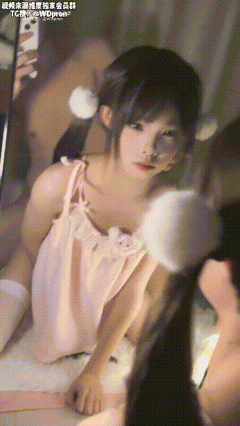 ✅乖巧可爱女友！喜欢萌妹的不要错过 和男友对着镜子做爱狠狠后入！一边操她一边看着镜子前她享受的样子 预览图 2