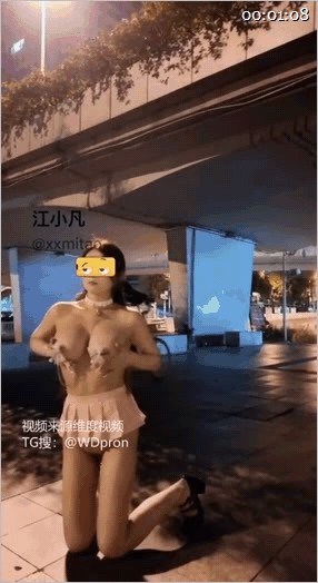 深圳各种场景露出狂魔「江小凡」《帮助路人口交》《男厕与两位路人做爱》露出勾引路人，帮他们口交，路人十分使劲猛猛肏23V 预览图 12