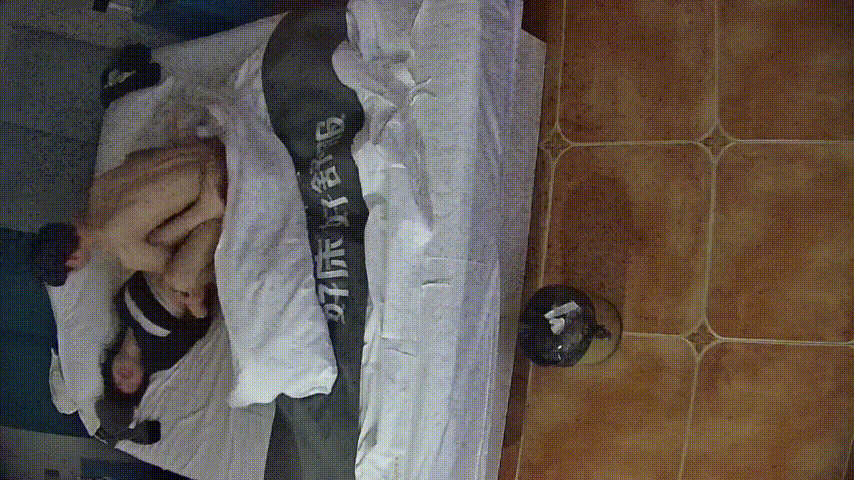 大学城 1-27 大学生情侣 女生是个眼镜妹 模样身材都在线 年轻的奶子又白又挺 大小刚刚好 萌化老夫 预览图 4