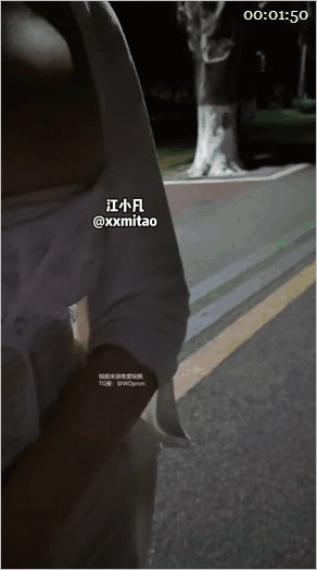 深圳各种场景露出狂魔「江小凡」《帮助路人口交》《男厕与两位路人做爱》露出勾引路人，帮他们口交，路人十分使劲猛猛肏23V 预览图 7