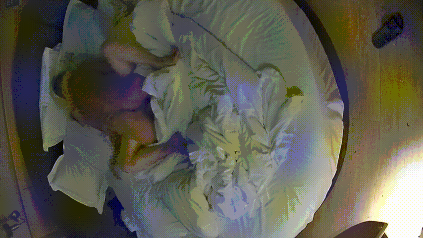 情趣台 12-28 中年夫妻激情不减 少妇爽到主动把腿夹在男人腰上 男人顺势抗肩上猛冲 中场休息就是舔逼 预览图 1