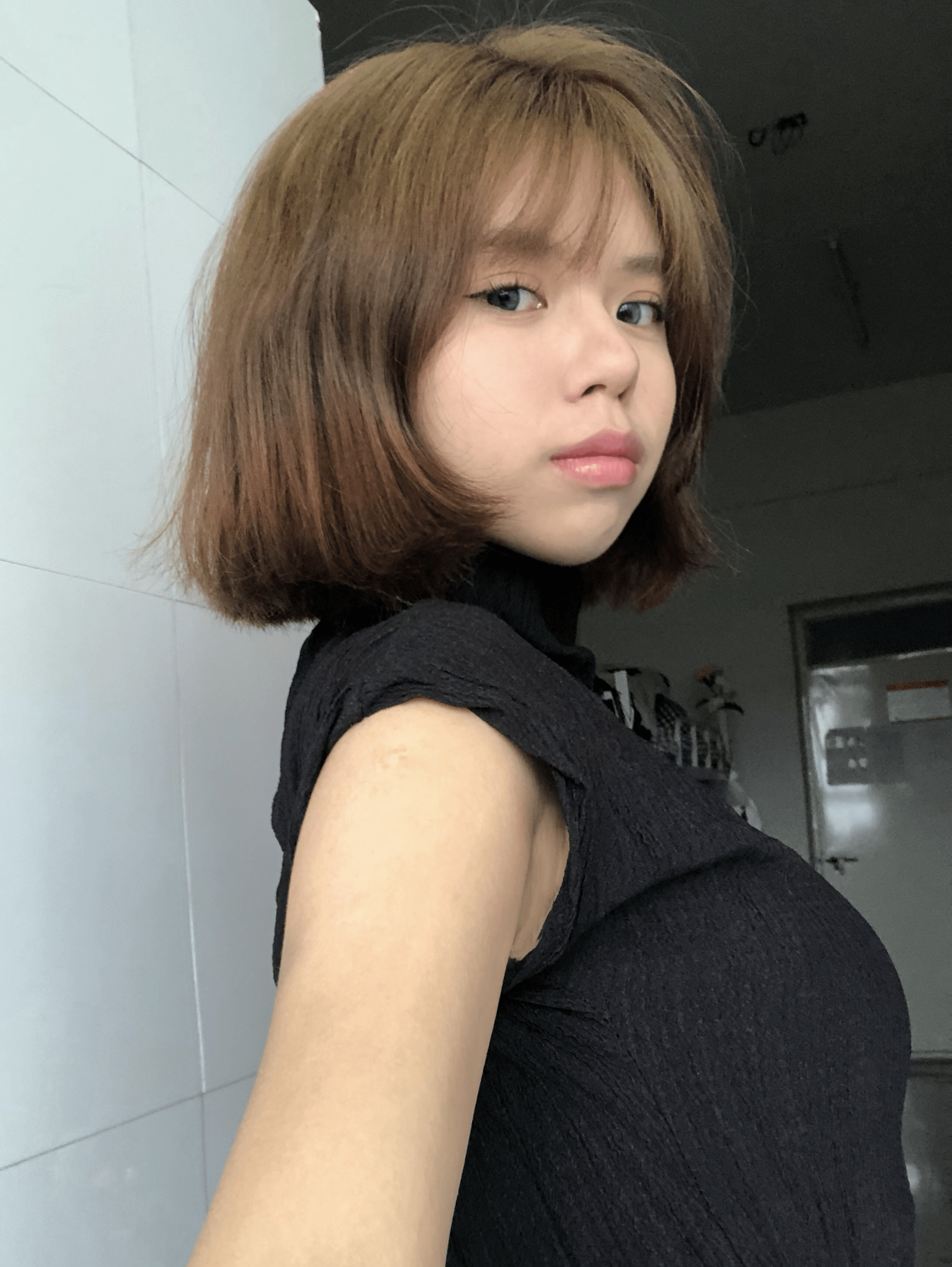 【原档泄密】商丘师范高专妹，虽然有点点黑的但身材很好，一看皮肤就很紧致，是个嫩妹型(54P 24V) 预览图 1