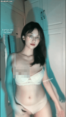 【推特 yum_707/玉米】最新VIP专享 双视角骚舞 汽车摇 抖奶 预览图 2