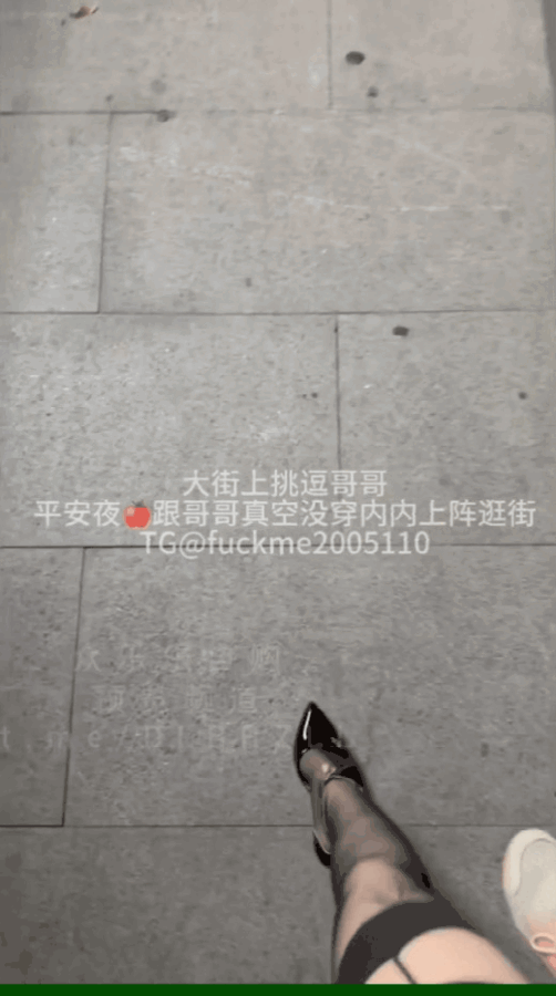 广佛深第一楼凤反差婊骚母狗『晴宝』为了生活的卖逼女,联合闺蜜接客双飞，土豪国庆伴游户外，性爱调教最新十二月合集 预览图 29