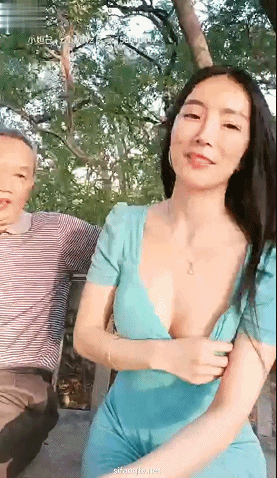 强推！户外经典【南方联合体模】骚女神约粉丝群p啪啪 车震合集！ 预览图 55