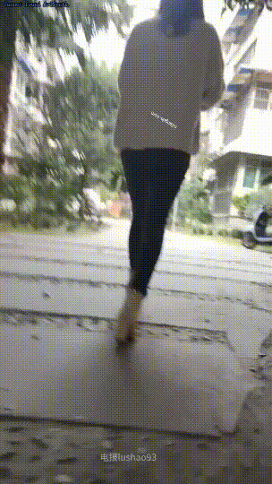 最新VIP群福利，红灯区百人斩大神【路少】二部，良家少妇站着输出粗喘呻吟 街边按摩店苗条美少妇(2V) 预览图 5