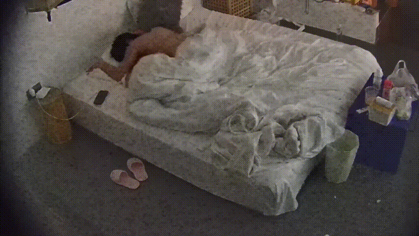 大学城 12-27 姐弟恋情侣 先吃饱喝足睡觉休息 再精神饱满的打一炮 小伙的屁股甩得很性感 必须内射 预览图 3