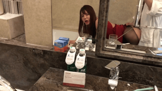 秀人网最骚网红【艾小青】约炮金主爸爸，颜射口爆 阳台卧室做爱 OL装露出自慰合集【250V45G】 预览图 34