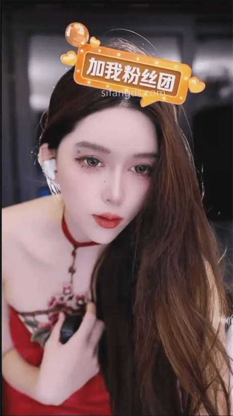 ❣️推荐❣️抖音极品少妇【海琴烟】九头身美女，裸舞诱惑，道具自慰高潮，喜欢大长腿闻大屁眼子的不可错过11V 预览图 1