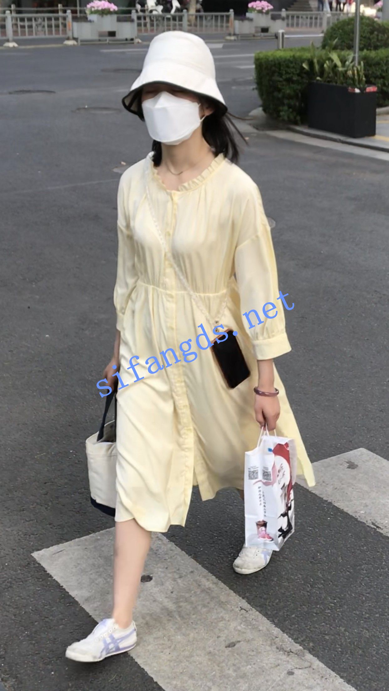 【TKCD】178.扶梯抄底肉丝长裙MM 预览图 1