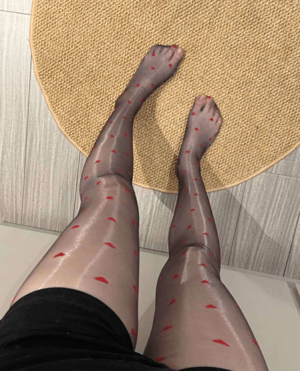 真实极品身材母狗高中教师，成长系女友「papi老师最温柔」被主人狠狠按住子宫，每一下都顶到最深处，又痛又爽5V 预览图 1