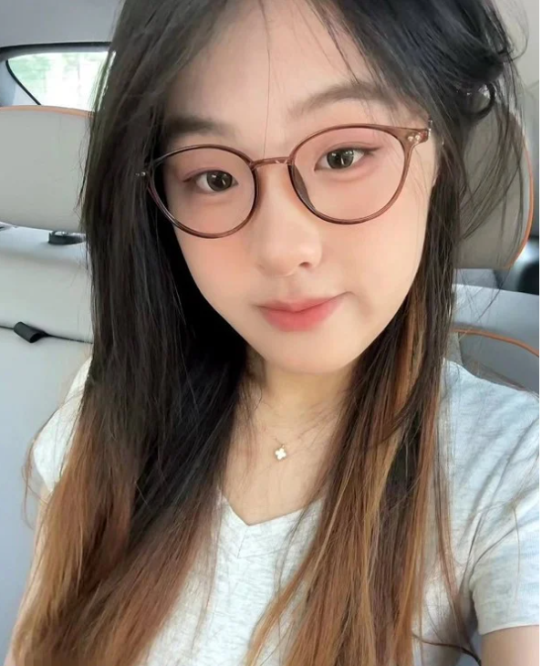 浙江工商大学反差母狗王晓晓漏视频漏出 【424M_10v+9p】 预览图 1