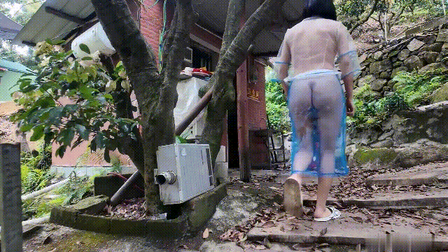 ⚫️天花板露出狂人【cikaimoon】12月新作，真空透明薄纱逛地摊，奔驰大哥倒车回来过眼瘾 预览图 1